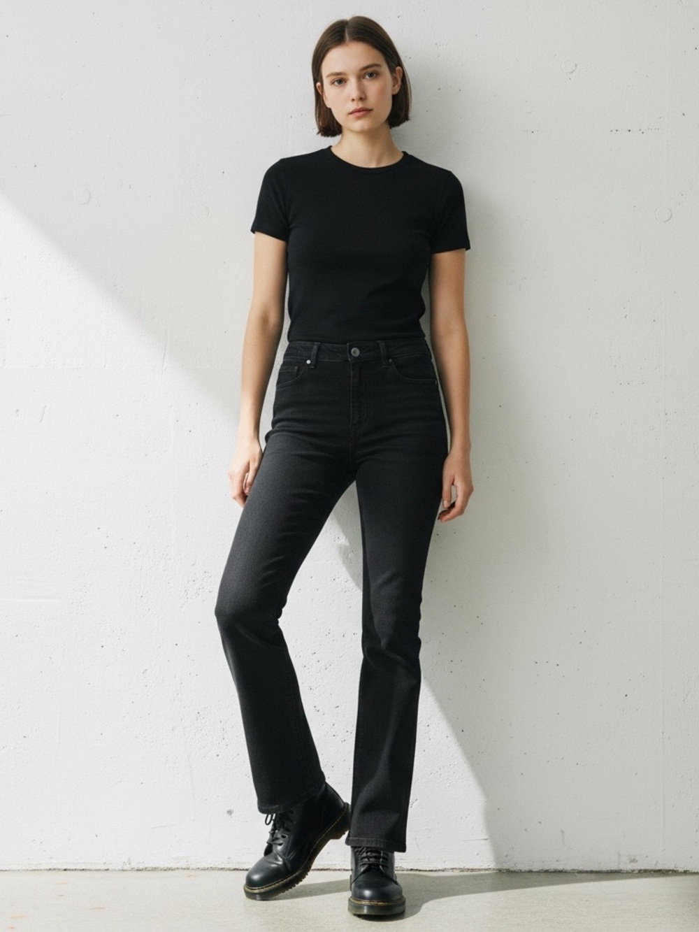 Aritzia Ten Motive Flare Jean‎ size 24